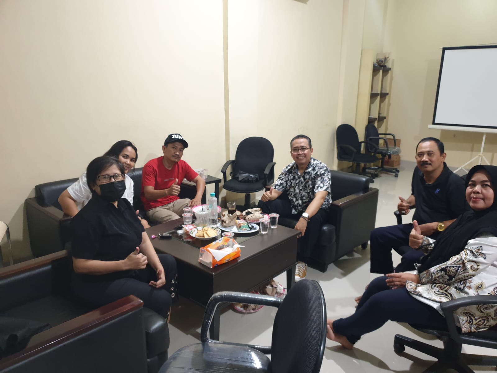 Rapat internal tim Rumah & Club